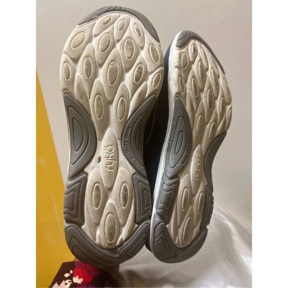 Slip on Tennis Shoes - Picture 10 of 12